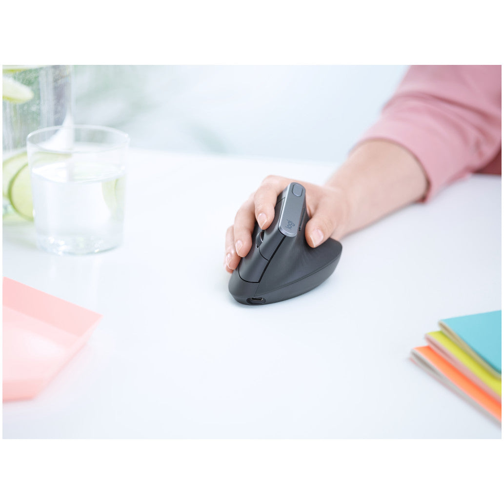 Miš brezžična + Bluetooth napredno ergonomska Logitech MX Vertical USB-C silent Unifying grafitna (910-005448)