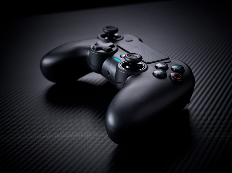 NACON PS4 ASIMETRIČNI BREZŽIČNI IGRALNI PLOŠČEK, ČRN
