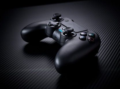 NACON PS4 ASIMETRIČNI BREZŽIČNI IGRALNI PLOŠČEK, ČRN