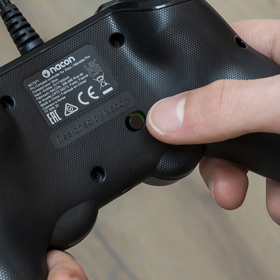 NACON XBOX SERIES PRO COMPACT BLACK IGRALNI PLOŠČEK