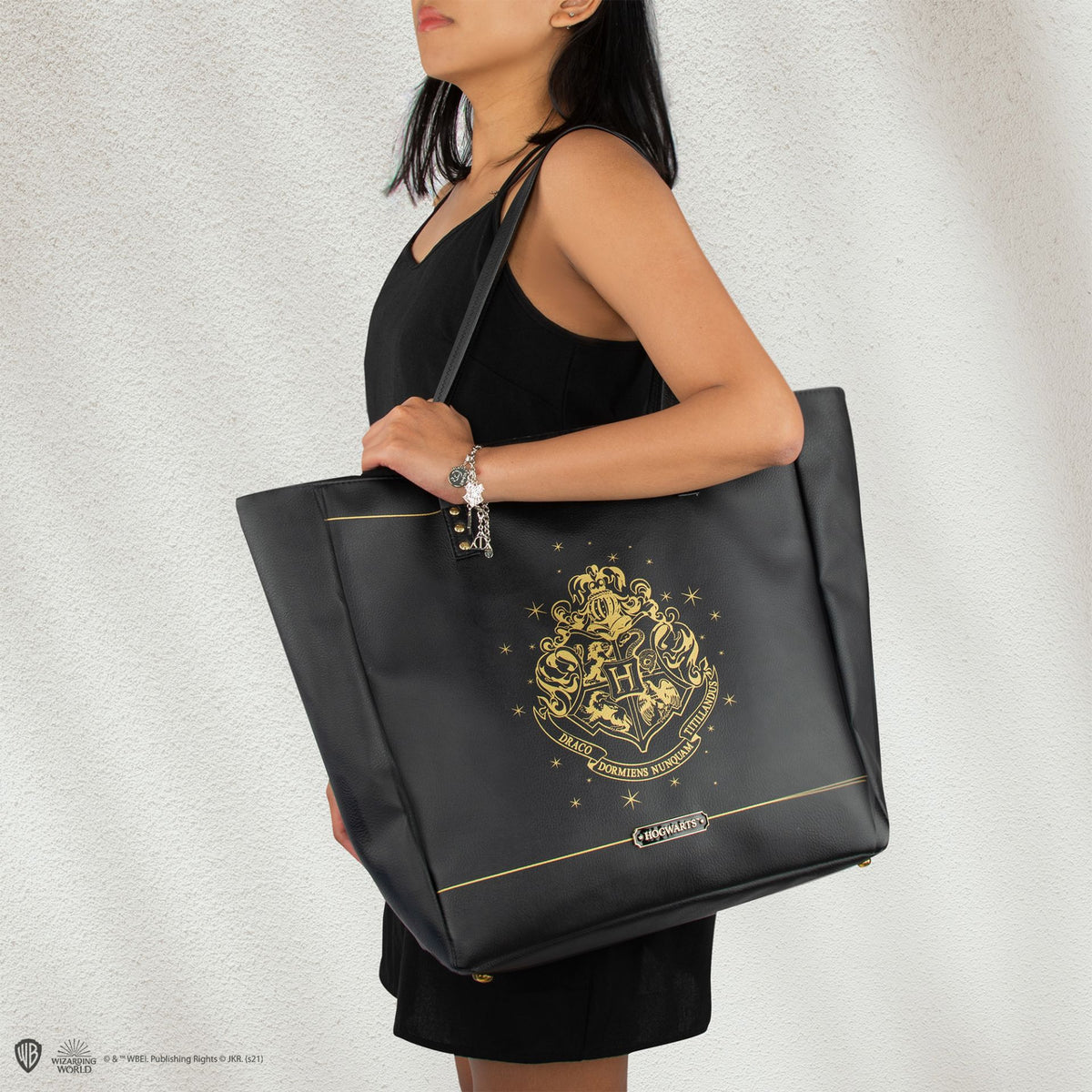 CINEREPLICAS: Harry Potter - Hogwarts Black PU Leather shopping bag