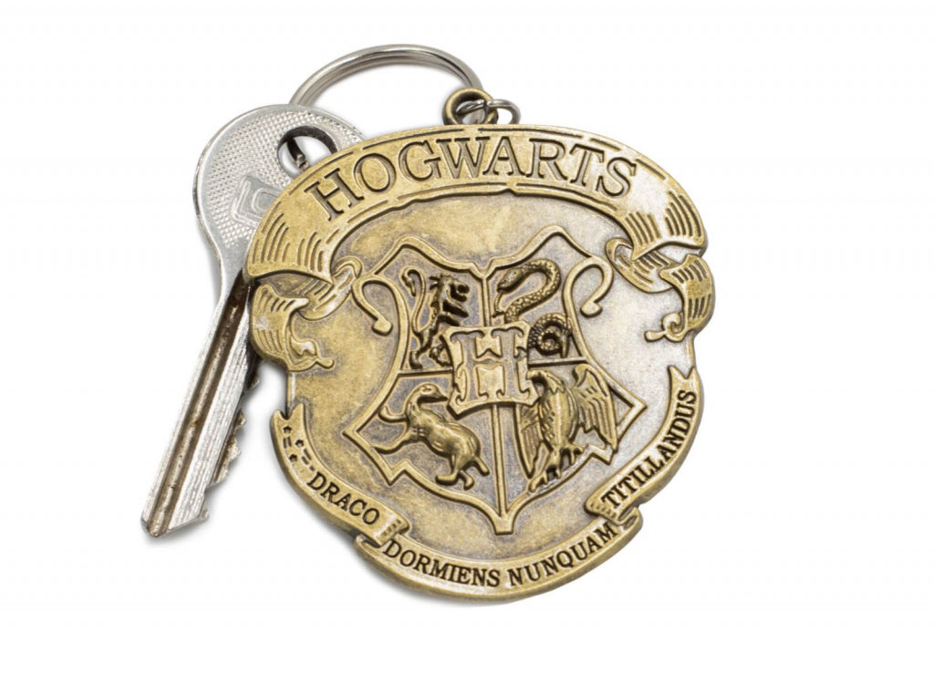 PYRAMID Harry Potter Hogwarts crest metal obesek