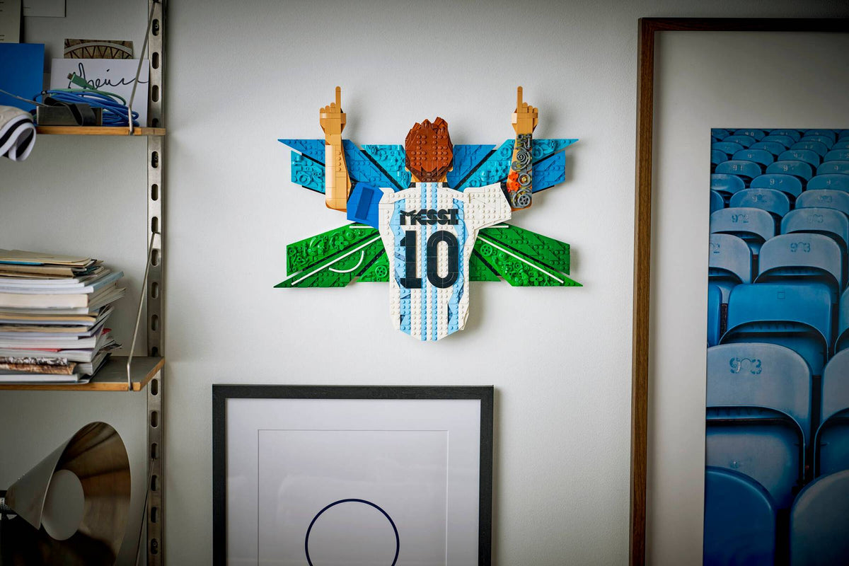 LEGO EDITIONS FOOTBALL - LIONEL MESSI CELEBRATION #43018