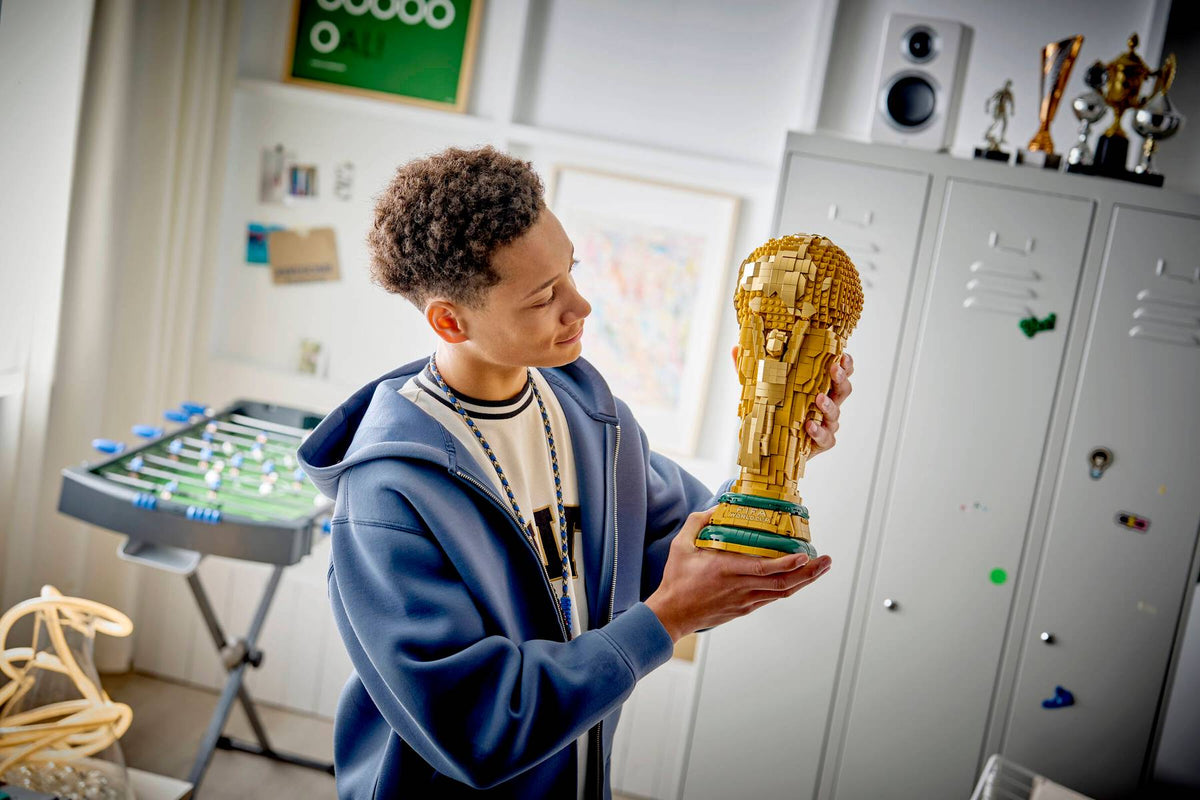LEGO EDITIONS SPORTS - FIFA WORLD CUP OFFICIAL TROPHY #43020