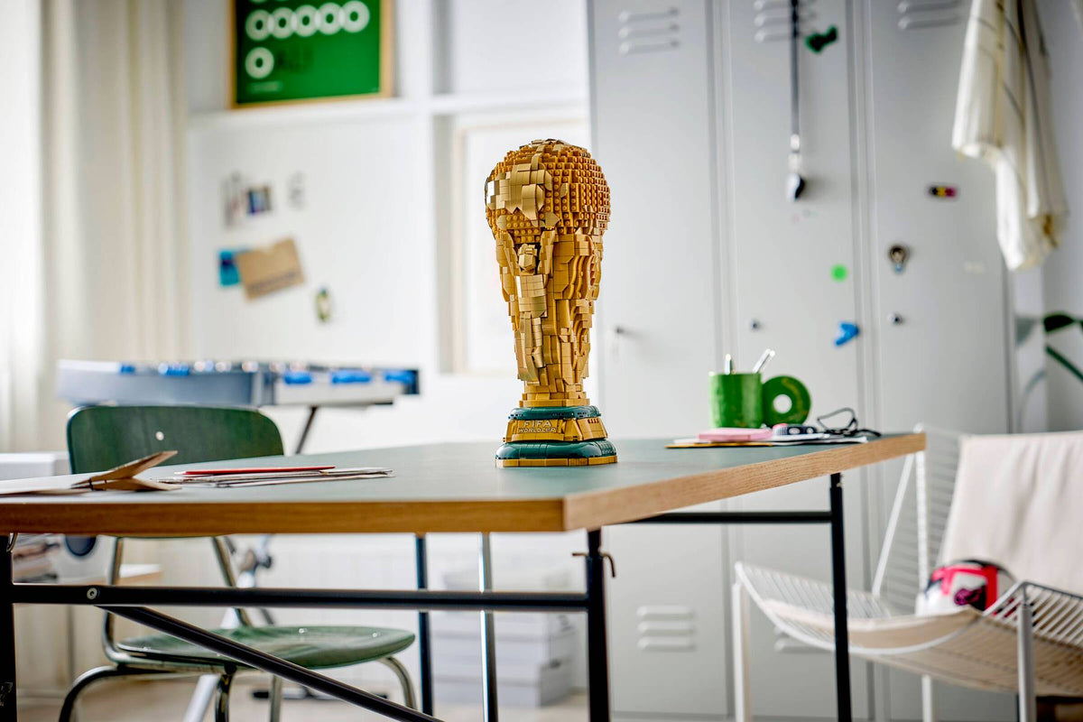 LEGO EDITIONS SPORTS - FIFA WORLD CUP OFFICIAL TROPHY #43020