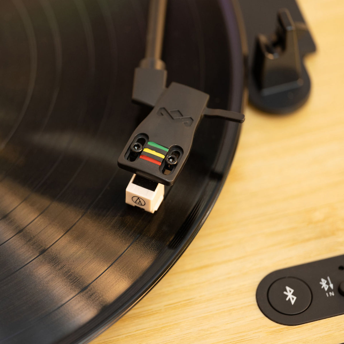 HOUSE OF MARLEY REVOLUTION BT gramofon črne barve