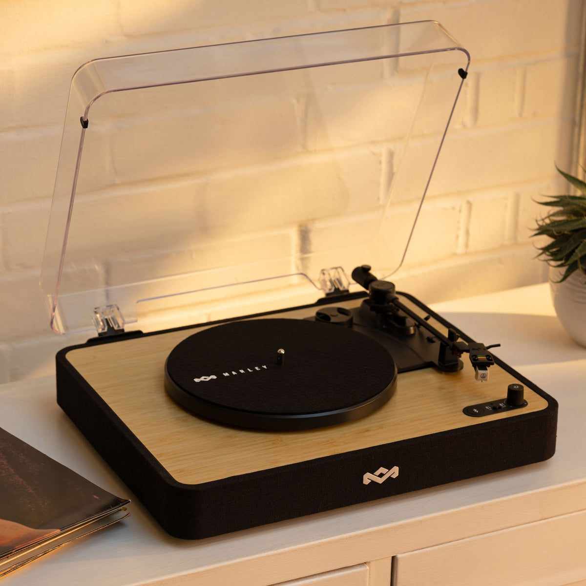 HOUSE OF MARLEY REVOLUTION BT gramofon črne barve
