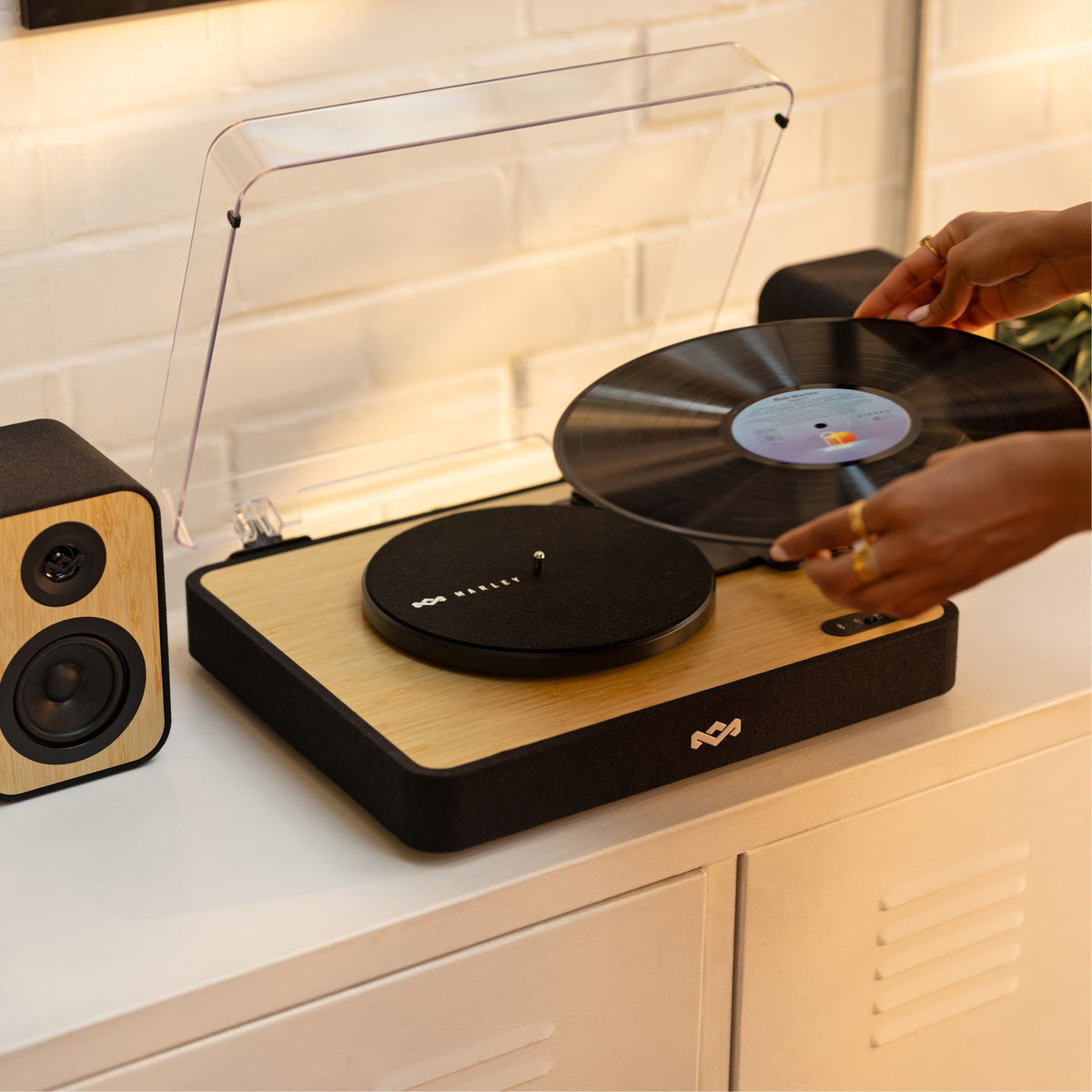 HOUSE OF MARLEY REVOLUTION BT gramofon z zvočniki - črne barve