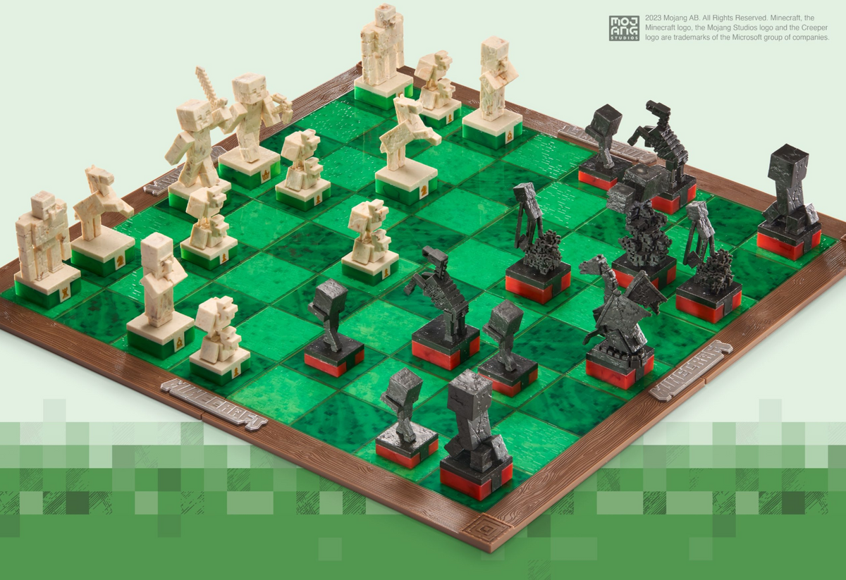 NOBLE COLLECTION Minecraft Overworld heroes Vs. hostile mobs šah