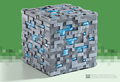 NOBLE COLLECTION Minecraft Illuminating diamond ore replika