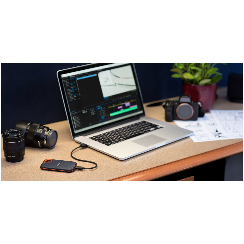Prenosni disk SSD 2TB USB-C Sandisk Extreme PRO 2000/2000MB/s  - črna-oranžna (SDSSDE81-2T00-G25)