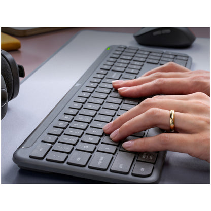 Tipkovnica in miš Logitech brezžična + Bluetooth Signature Slim Combo MK950 US international grafitna Bolt USB reciever SLO gravura (920-012490)