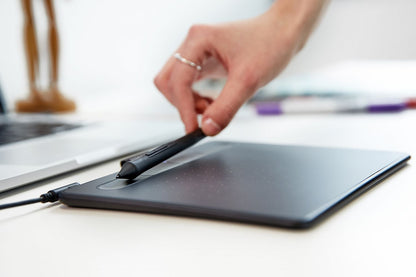 Wacom Intuos S, črna