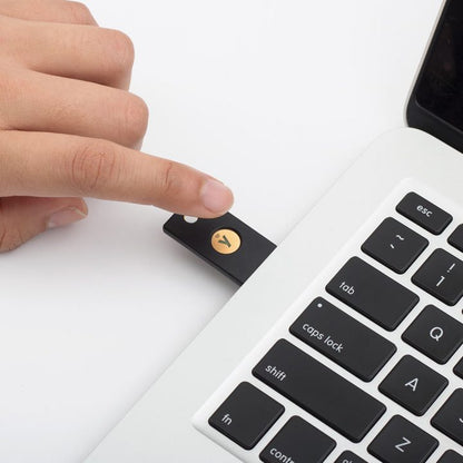 Varnostni ključ Yubico YubiKey 5 NFC, USB-A, črn