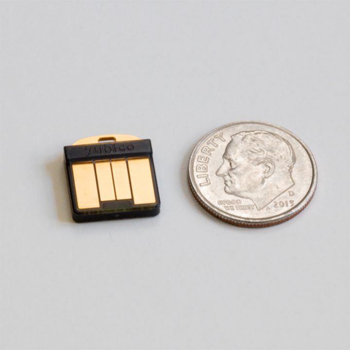 Varnostni ključ Yubico YubiKey 5 Nano, USB-A, črn