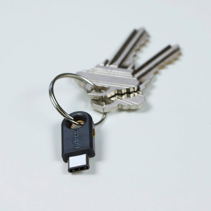 Varnostni ključ Yubico YubiKey 5C, USB-C, črn