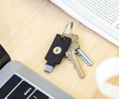 Varnostni ključ Yubico YubiKey 5C NFC FIPS (140-3), USB-C