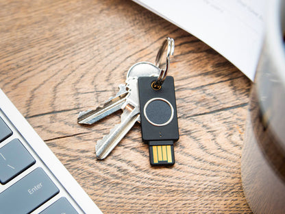 Varnostni ključ Yubico YubiKey Bio, FIDO Edition, USB-A