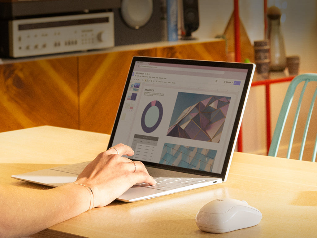 Miška Logitech M240 Silent Bluetooth, bela