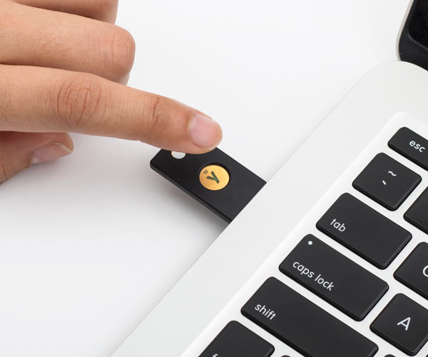 Varnostni ključ Yubico Security Key NFC, FIDO2 U2F, USB-A, črn