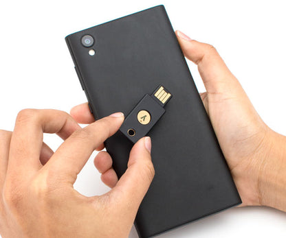 Varnostni ključ Yubico Security Key NFC, FIDO2 U2F, USB-A, črn