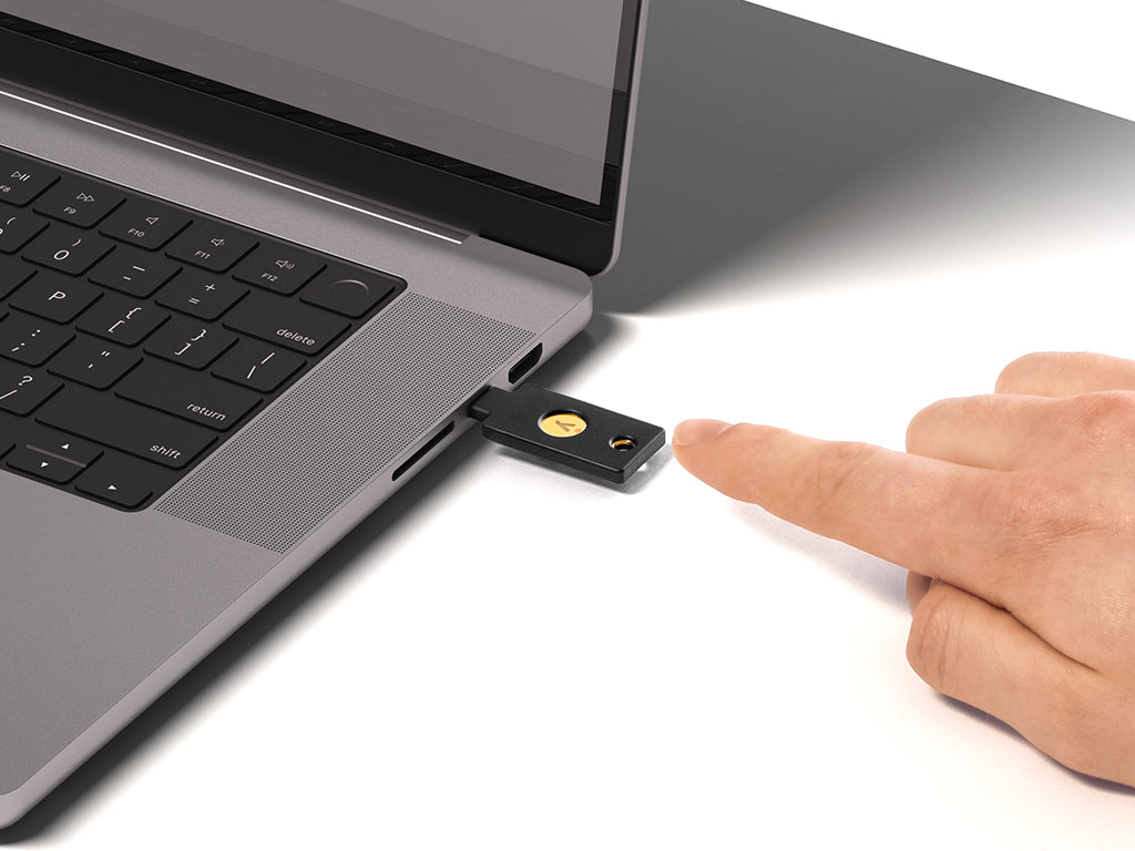 Varnostni ključ Yubico Security Key C NFC, FW 5.7, FIDO2 U2F, USB-C, črn