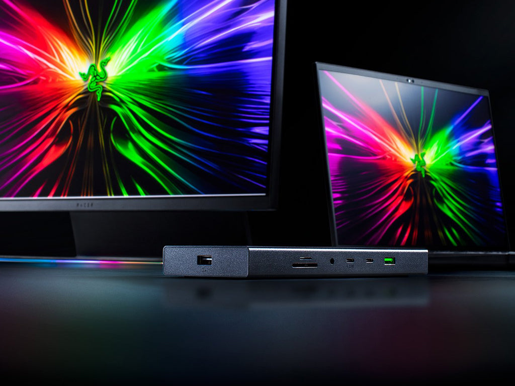 Priključna postaja USB-C Razer USB 4 Dock, 14 v 1, 4xUSB-A, 3xUSB-C, HDMI, DP,  RJ45, AUX, mSD/SD, črna