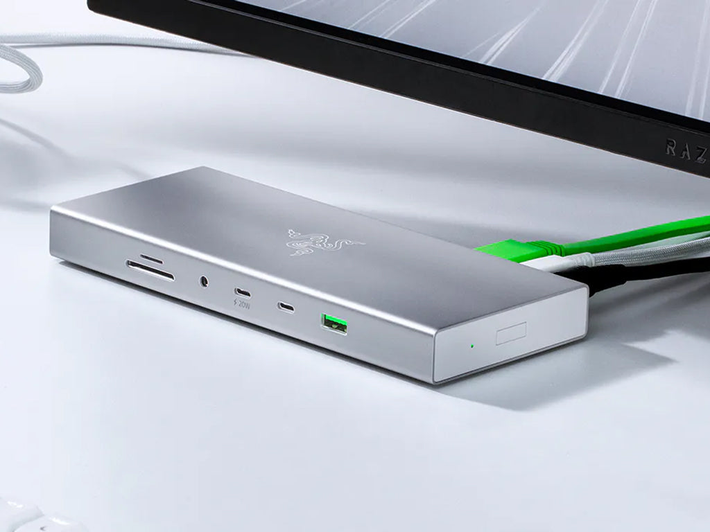 Priključna postaja USB-C Razer USB 4 Dock Mercury, 14 v 1, 5xUSB-A, 3xUSB-C, HDMI, DP,  RJ45, AUX, mSD/SD, srebrna