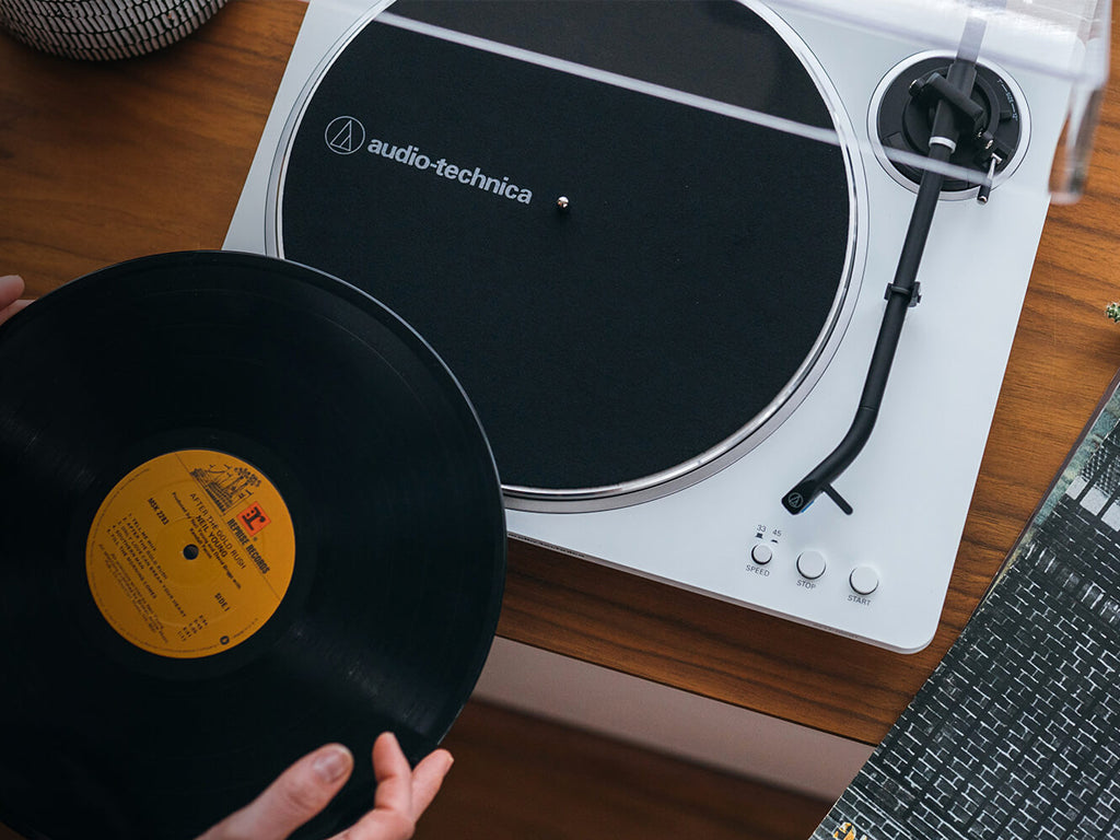 Gramofon Audio-Technica AT-LP70XBTWS, Bluetooth, belo-srebrn