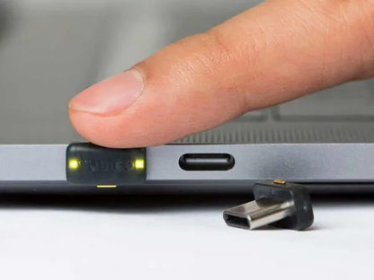Varnostni ključ Yubico YubiKey 5C Nano FIPS (140-3), USB-C